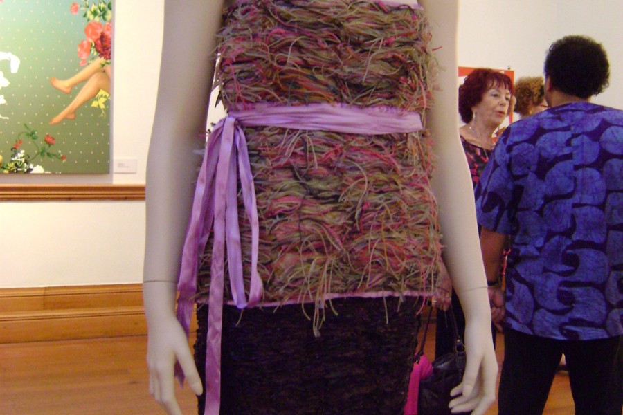 Adriana Bertini’s miniskirt and strapless top *Jéssica*